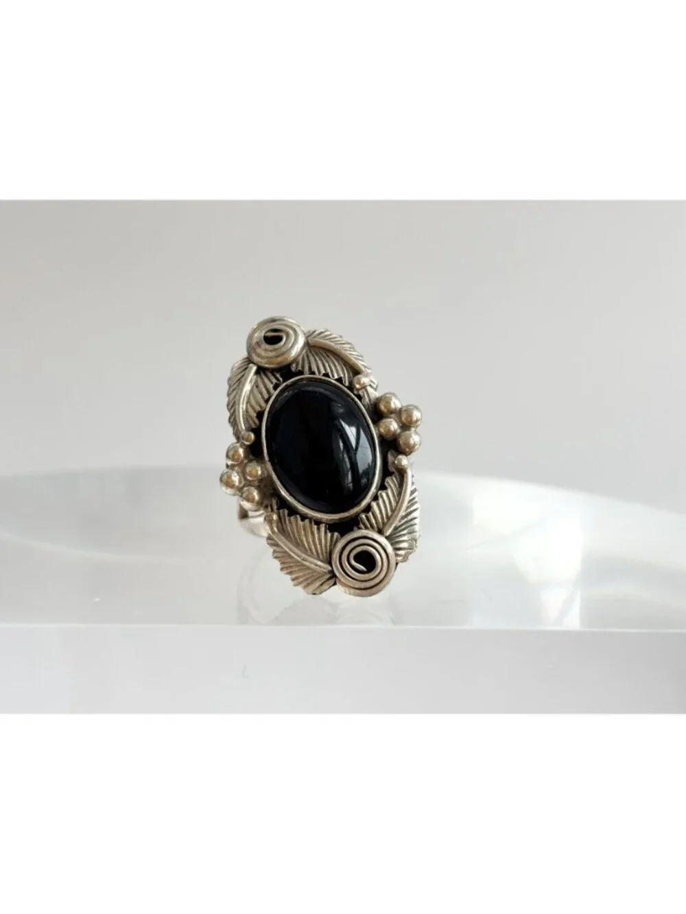 Navajo Made Black Onyx Leaf Accented Sterling Silver 925 Vintage Ring - sz 6.75